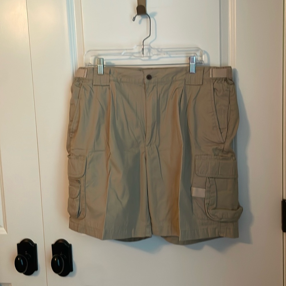 Orvis men’s khaki shorts size 38